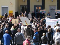 Politiker aus dem Thüringer Raum vor den Demonstranten