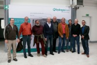 Christian Baur (Megatrasse-VG-Nordendorf), Dr. Thomas Gründer (BI Altdorf), Georg Stumpf (BI Leinburg), Matthias Grobleben (BI Altdorf), Olaf Lüttich ( BI Leinburg), Martin Stegmair (BI Megatrasse-Lech), Manfred Burzler (BI Oberhausen), Peter Schneider ( HYDAC International), Dr. Martin Schneider (hydrogenious TECHNOLOGIES) Christian Baur (Megatrasse-VG-Nordendorf), Dr. Thomas Gründer (BI Altdorf), Georg Stumpf (BI Leinburg), Matthias Grobleben (BI Altdorf), Olaf Lüttich (BI Leinburg), Martin Stegmair (BI Megatrasse-Lech), Manfred Burzler (BI Oberhausen), Peter Schneider (HYDAC International), Dr. Martin Schneider (Hydrogenious Technologies)